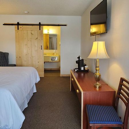 Warden Inn Deer Lodge 外观 照片