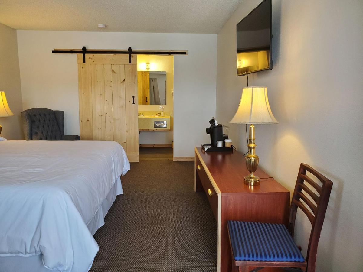 Warden Inn Deer Lodge 外观 照片