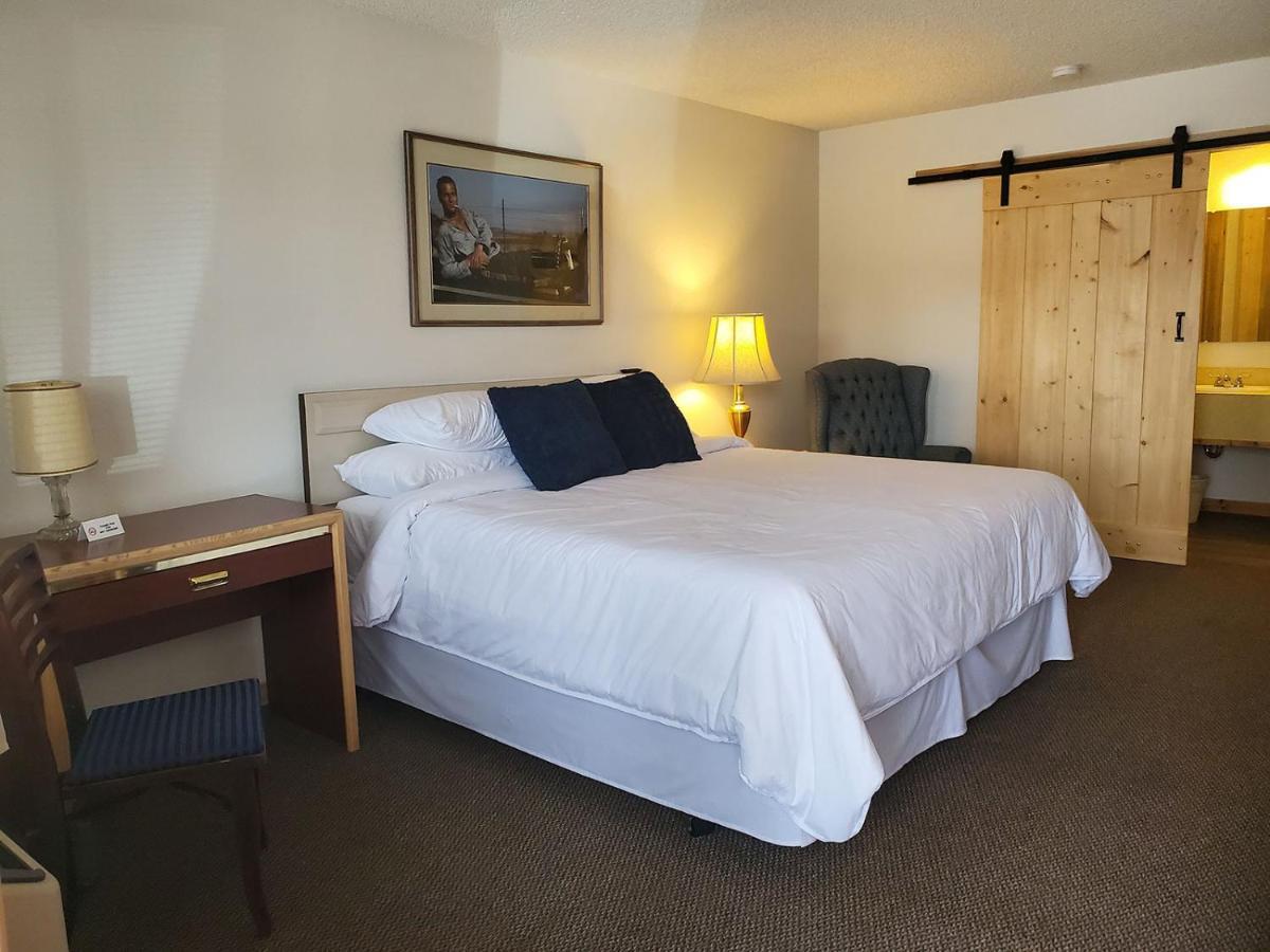 Warden Inn Deer Lodge 外观 照片